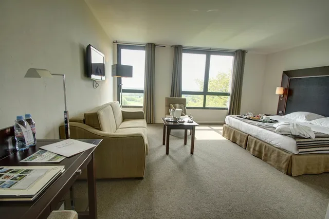 Junior Suite, King Bed, Golf Course View، Hotel du Golf 2/4