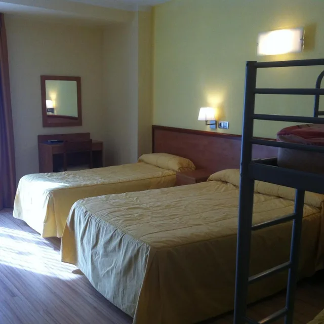 غرفة عائلية، HOTEL CIUTADELLA 1/8