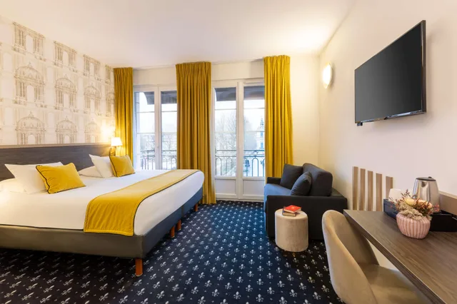 Family, 2 King Beds, Single Bed, Square View, Balcony، Best Western Royal Hotel Caen 2/7
