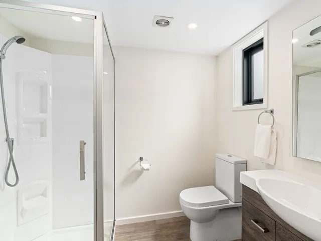 شقة ديلوكس بسريرين منفصلين وسرير كوين بإطلالة على البحيرة بغرفة نوم واحدة مع أريكة، Queenstown Motel Apartments 6/10