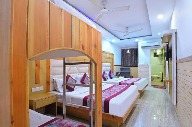 غرفة عائلية، Hotel Glow Inn 3/5