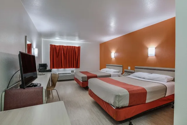 غرفة قياسية بسريرين كوين للمدخنين، Motel6 Pasadena, TX 4/10