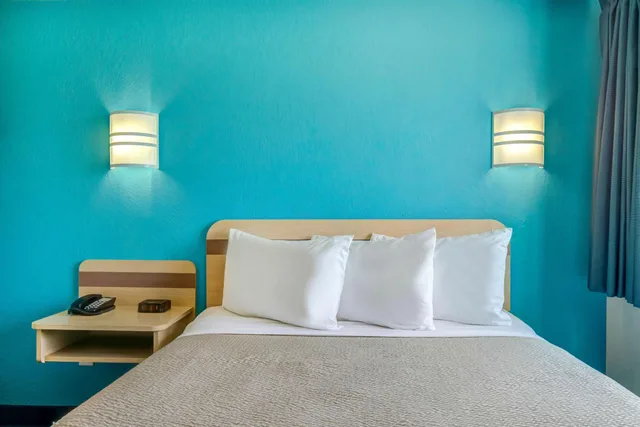 غرفة بسرير كوين، Motel6 Grande Prairie, AB 5/7