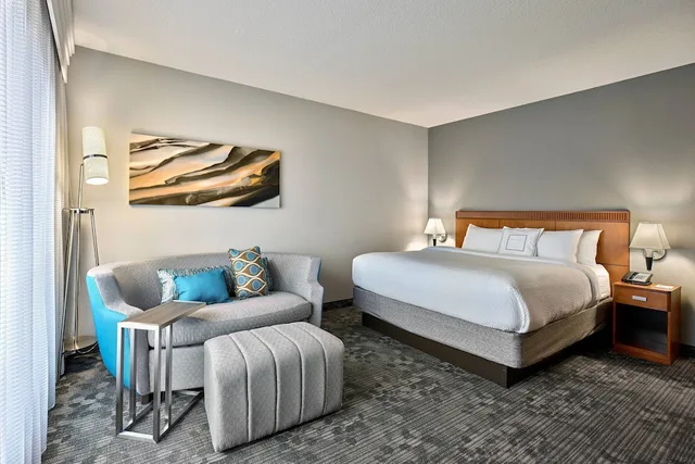 Room, King Bed, Sofa, Courtyard by Marriott Philadelphia Langhorne 1/5