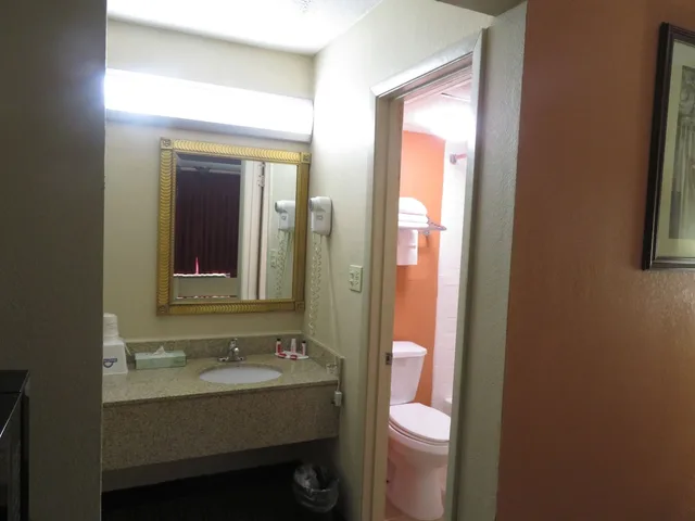 Basic, 5 Double Beds, Days Inn By Wyndham Blytheville 5/6