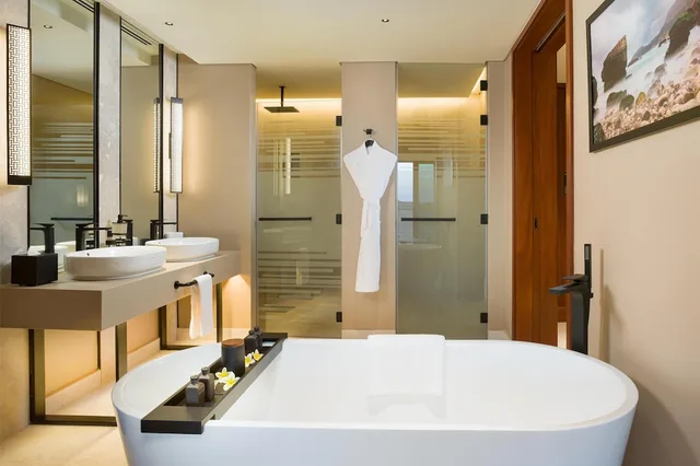 غرفة بسرير كينج بشرفة، Alila Hinu Bay Salalah Mirbat 2/4