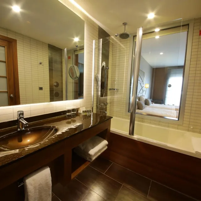 Connecting, Superior, Double Bed, Land View، Cevahir Hotel Istanbul Asia 6/8