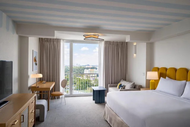 غرفة بسرير كينج بإطلالة، Renaissance Orlando Resort - Disney Springs Area 1/4