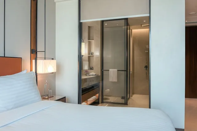غرفة ديلوكس بسريرين منفصلين بشرفة، Radisson Blu Hotel & Spa Nashik 2/5