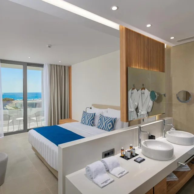 جناح بإطلالة على البحر مع أريكة، Gennadi Grand Resort 6/6
