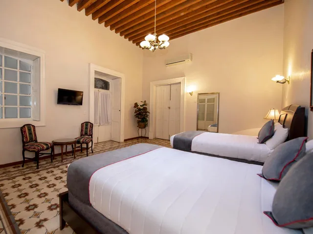 2 Bedrooms, Suite, Hotel Senorial 3/8