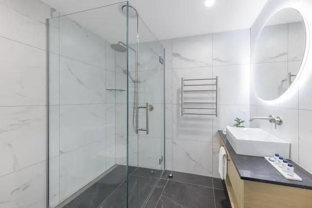 3 Bedrooms, Apartment, Twin Beds, 2 King Beds, Lake Side، Avani Queenstown Hotel 8/10
