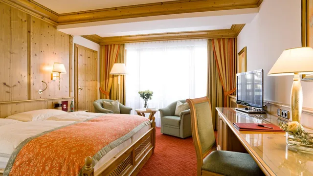 جناح جونيور بشرفة، Tirolerhof 3/9