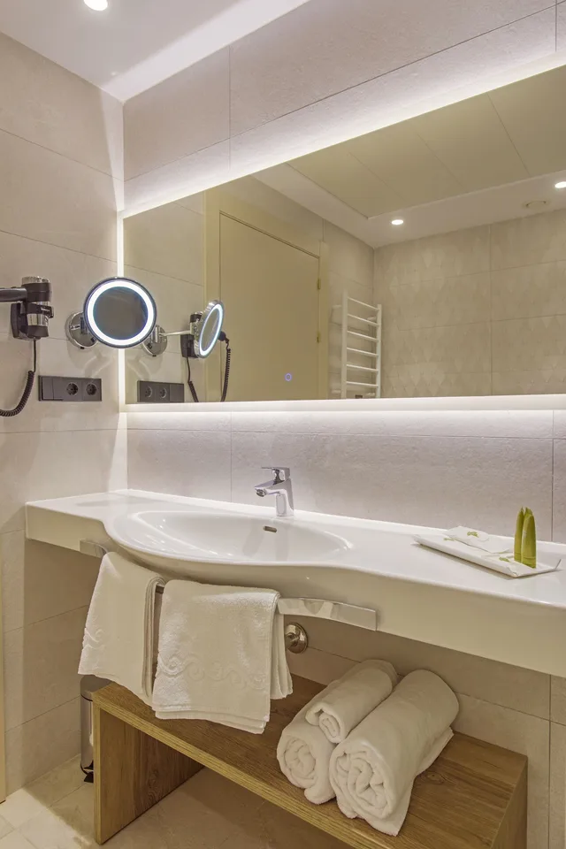 غرفة قياسية ثلاثية بثلاثة أسرّة بإطلالة على المدينة بشرفة، Presidente Hotel 5/5