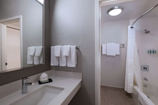 غرفة بسرير كينج، Courtyard Dallas Plano Parkway At Preston Road 3/5