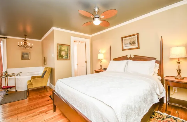 Retreat, Deluxe, Suite, Queen Bed, Surf Side, Sofa، Surfside Inn 5/10
