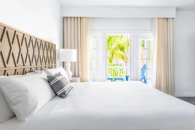 3 Bedrooms, Garden, Villa, King Bed, 3 Queen Beds، Parrot Key Hotel & Villas 4/10