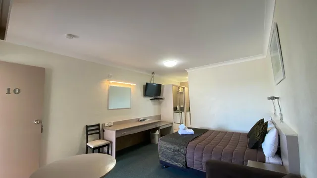 Executive, Suite, Sapphire City Motor Inn Inverell 5/8