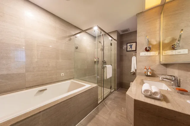 Suite, King Bed, Club Lounge Access, Club Floor، Crowne Plaza Foshan 5/6