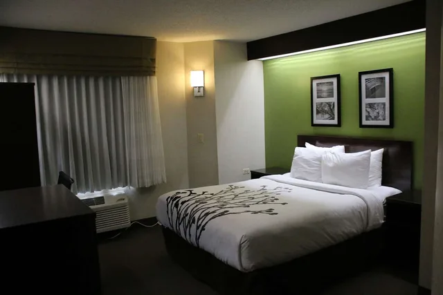 Room, Queen Bed, Sleep Inn Near Great Lakes Naval Base 1/3