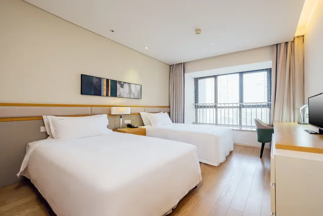 1 Bedroom, Suite, Balcony, Holiday Inn Hotel And Suites Suzhou Yangcheng Lake 1/2