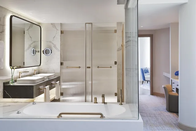Ambassador, Club, Suite, King Bed، Signia by Hilton Amman 4/8