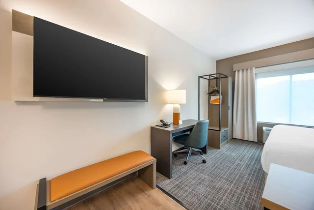 جناح بسرير كينج مع أريكة، Comfort Inn & Suites Nashville TN 3/6
