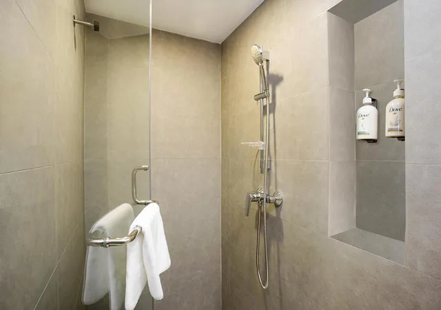 جناح بسرير كوين مع أريكة بمطبخ صغير، Holiday Inn Express & Suites Bangkok Central Pier 6/8