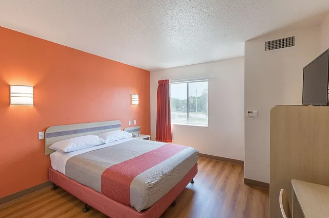 غرفة قياسية بسرير مزدوج لذوي الإعاقة، Motel6 Columbia, SC - Fort Jackson Area 1/9