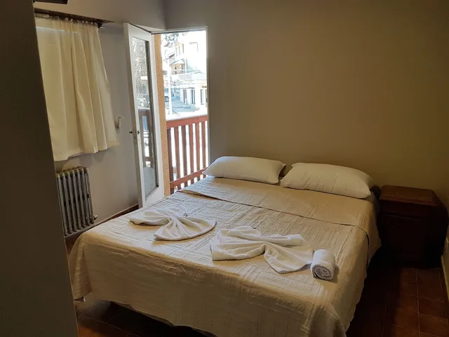 Room, Double Bed, Trip Bariloche Select Hostel 2/6