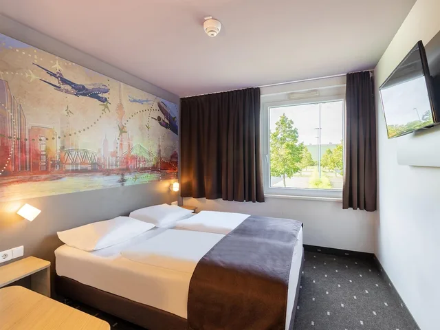 غرفة بسرير كوين، B&B Hotel Dusseldorf-Airport 2/5