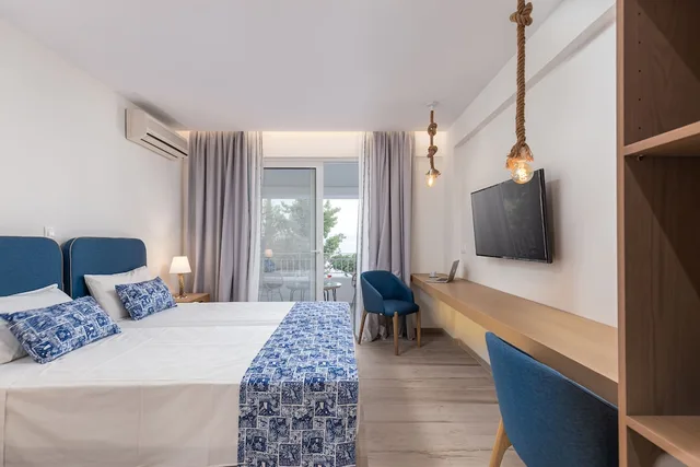 غرفة ديلوكس بسرير مزدوج بإطلالة على البحر بغرفة نوم واحدة، Sirocco Hotel 3/10