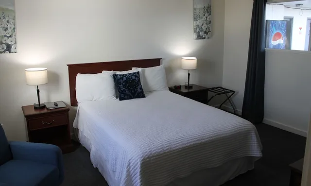 غرفة مفردة بسرير كوين، Sprague Motel and RV Park 1/1