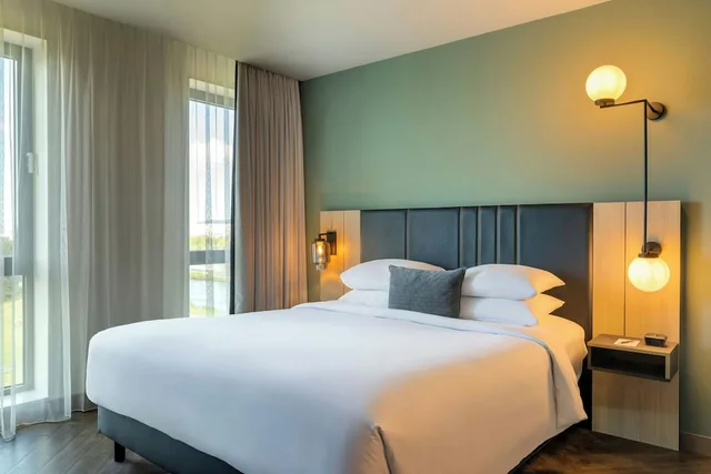 جناح ركني بسرير كينج بغرفة نوم واحدة، RENAISSANCE AMSTERDAM SCHIPHOL AIRPORT HOTEL 2/8