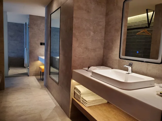 جناح عائلي بفرشتي فوتون وسرير كوين، Parkview Hotel Hualien 2/3