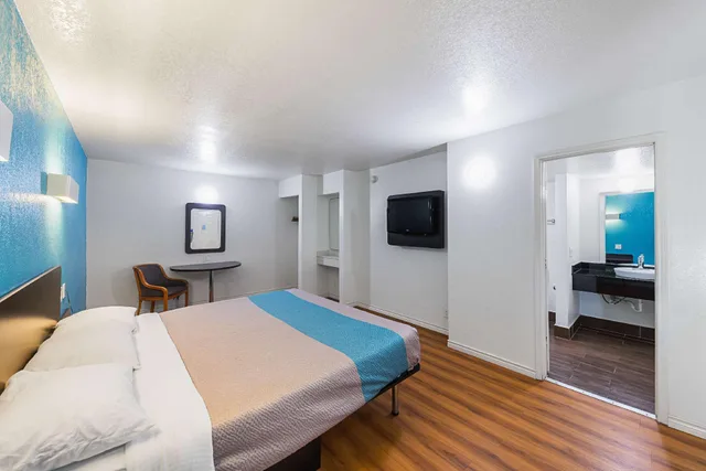 غرفة بسرير مزدوج، Motel6 Grand Prairie, TX - Interstate 30 1/1