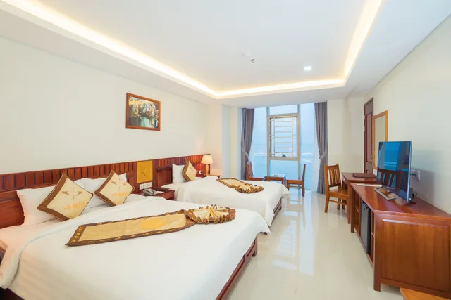 غرفة سوبيريور ثلاثية بسرير كوين وسرير فردي، Vinh Hoang Hotel 1/4
