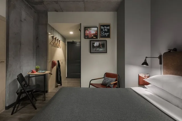 غرفة بسرير كوين بإطلالة على المدينة لذوي الإعاقة، Moxy Boston Downtown 4/6