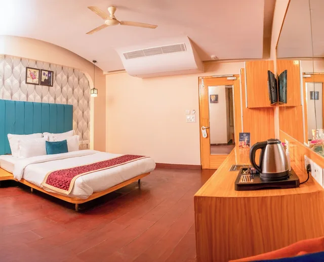 Super, Deluxe, Double Bed، OYO 9542 the Blue Heaven Banipark 9/10