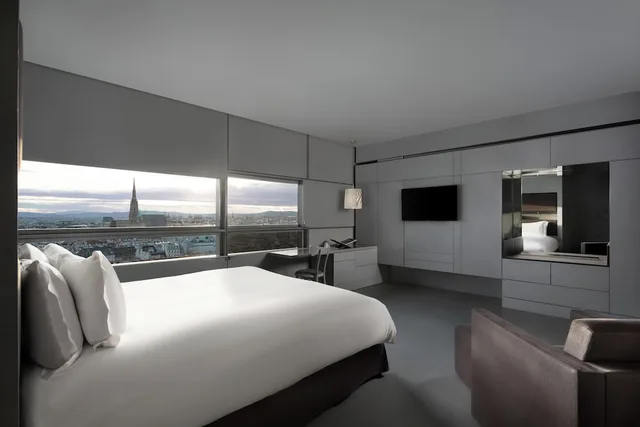 Executive, Suite, King Bed, Cathedral View، SO Vienna Hotel 1/10