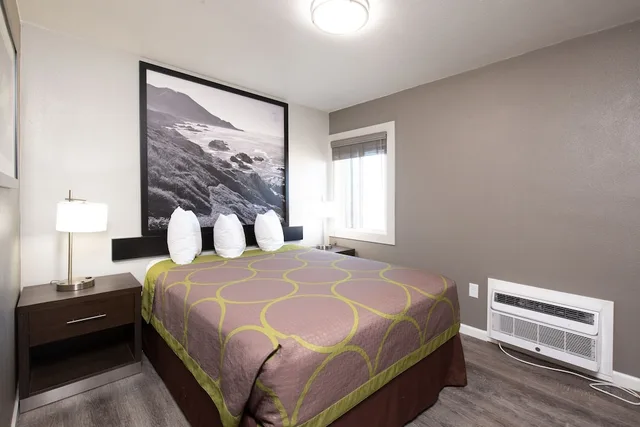 جناح بسرير كوين بغرفة نوم واحدة، Super 8 by Wyndham Eureka 4/10