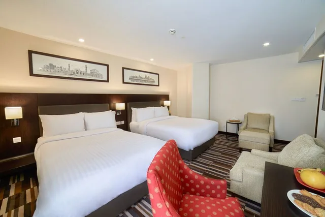 غرفة ديلوكس بسريرين منفصلين، Avari Xpress Gulberg Lahore 2/3