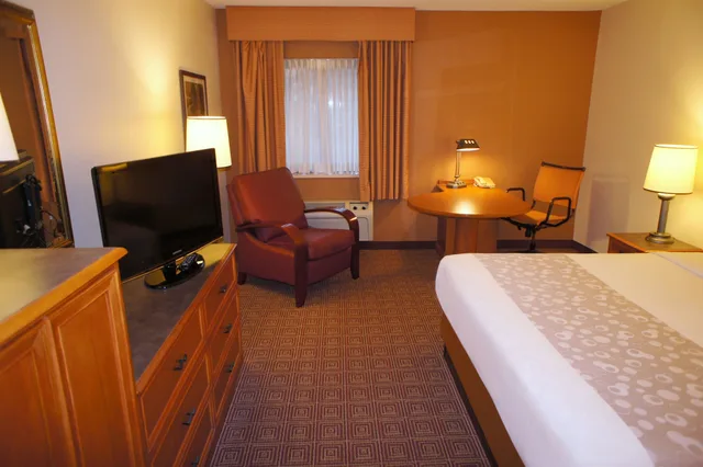 Room, King Bed, Sofa, Quality Inn & Suites Raleigh Durham Airport 8/9
