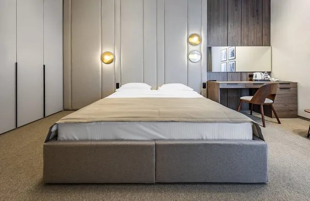 غرفة سوبيريور بسرير كينج، Regency Hotel 1/3