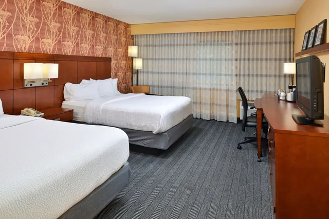 غرفة بسريرين كوين، Courtyard Detroit Utica 2/6