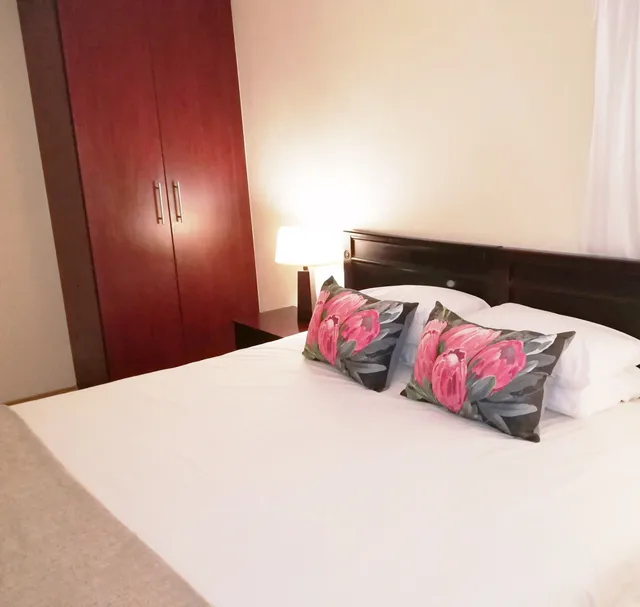 Standard, 1 Double and 1 Single Bed, Splendid Inn Port Edward Ex Premier Hotel Edwardian 2/7