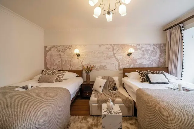 2 Bedrooms, Senior, Apartment, 1 Queen and 2 Double Beds, Bathtub, Book and Bed-People's Square 5/10