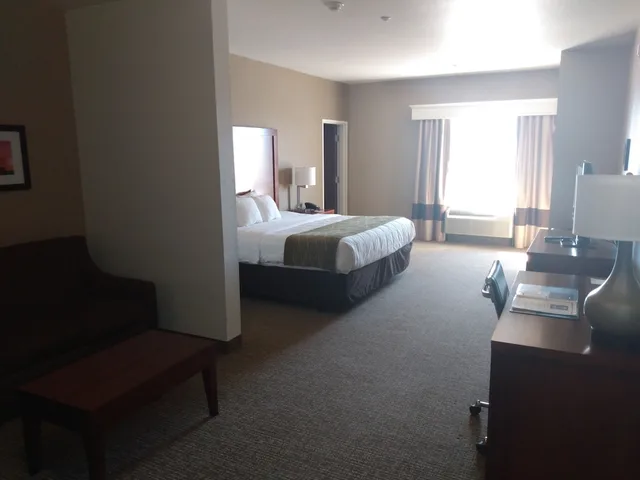 Efficiency, Suite, King Bed, Sofa، Comfort Inn Midland South I-20, TX 3/4