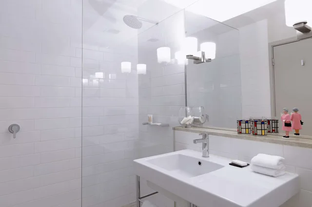 2 Bedrooms, State, Qt, Suite, King and Twin Beds، QT Canberra 2/2
