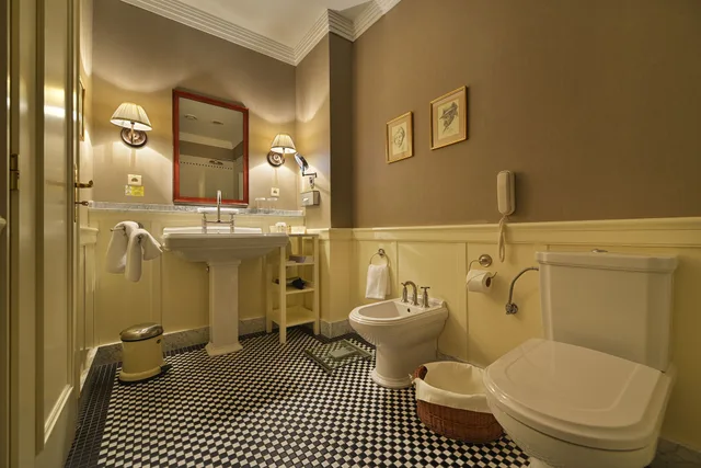 Garden Suite, Queen Bed, Terrace, Marrol S Hotel 2/2